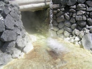 温泉湧き出し口