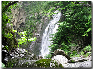 ようやく滝が。