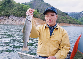 大イワナにはちと早い。